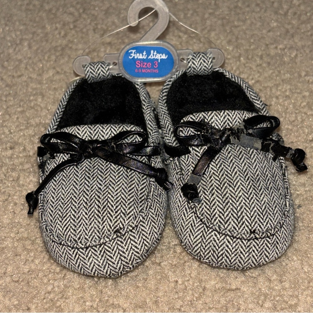 first steps Fux Fur Sherpa-Lined Baby Moccasins Black & White Size 3 W/tags